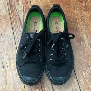 Cariuma All Black Canvas OCA LOW Sneakers/Tennis Shoes size 5.5 womens